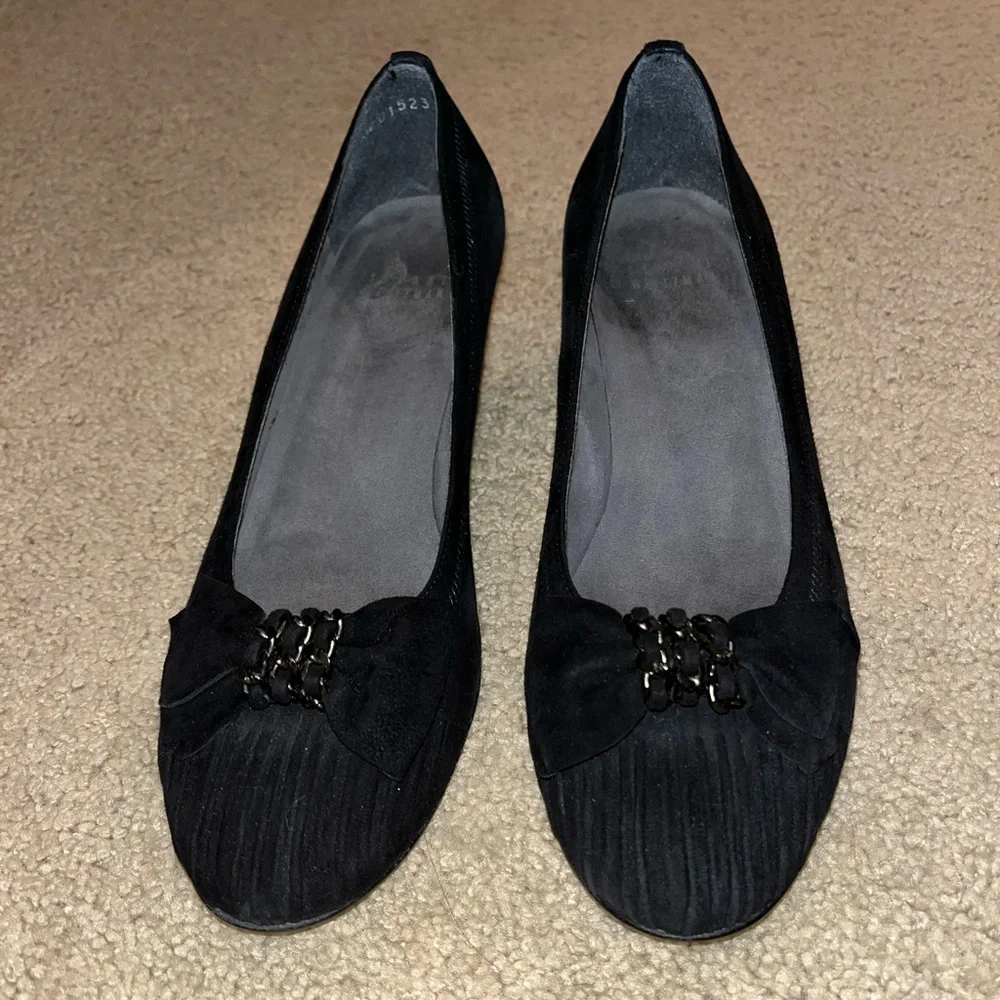 Stuart Weizmann suede low wedges - Picture 2 of 6